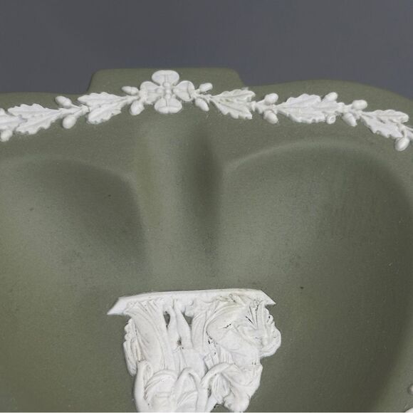 Wedgwood Sage Green Jasperware Spade Trinket Dish - Picture 4 of 7